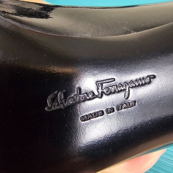 Salvatore Ferragamo Black Bow Accent Patent Leather Pumps 8.5 Square Toe Italian - Picture 7 of 10